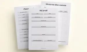 Czy planner i kalendarz od influencerki pomagają w organizacji czasu? Na zdjęciu widać arkusze z polami do planowania postów, celów i treści.
