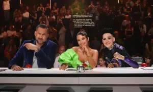 Trójka jurorów talent show siedzi przy stole. Czy to właśnie ich prywatne animozje sprawiają, że nie lubią się nawzajem?