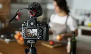 Kamera nagrywa influencerkę w kuchni. Czy to nagranie wyjaśni powód nagłego zniknięcia postów z profilu najpopularniejszej influencerki?