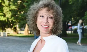 Alicja Majewska: Jaka Róża Taki Cierń - Historia i Znaczenie Hitu