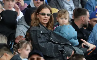 Popularna fit-mama Anna Lewandowska z córką na trybunach. Zastanawiasz się, dlaczego popularna fit-mama przestała pokazywać twarze swoich dzieci?