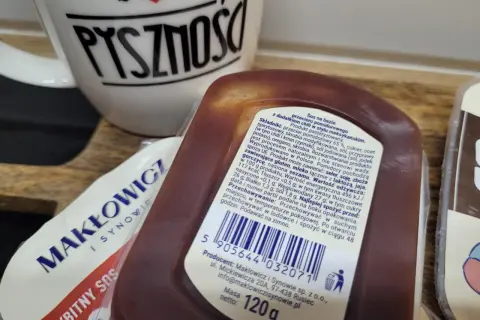 Sos Makłowicza z pomidorów i chili. Sprawdź, co tak naprawdę znajduje się w składzie sosów Roberta Makłowicza: pomidory, chili, cukier, ocet spirytusowy.