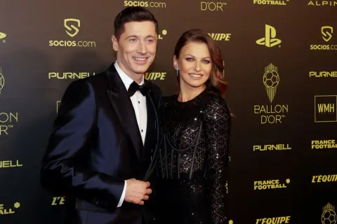 Ile zarabia Lewandowski? Zaskakujące fakty o jego pensji w Barcelonie