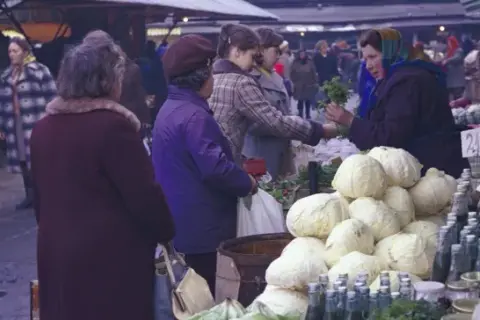 Kto to jest badylarz? Odkryj jego kontrowersyjne znaczenie w Polsce