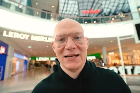 Ile Dżinold ma lat? Zaskakująca historia streamera i jego sukcesy.