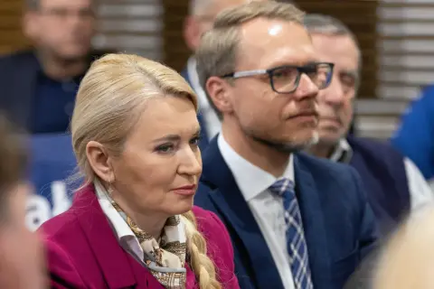 Zarząd największej stacji komercyjnej w skupieniu. Czy to powód nagłego spotkania kryzysowego?