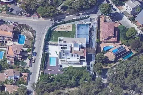 Gdzie mieszka Robert Lewandowski? Odkryj jego życie w Sitges
