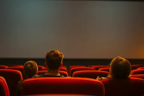 Gatunki filmowe: odkrywanie różnorodności i atrakcyjności różnych kategorii filmowych