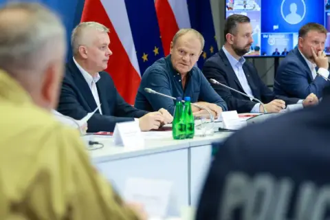Kulisy zerwania kontraktu reklamowego wartego miliony złotych w trybie pilnym. Politycy i funkcjonariusze na spotkaniu w Ministerstwie Spraw Wewnętrznych.