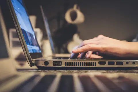 Cyfrowy luz bez chaosu: jak zachować równowagę między internetem a realnym życiem