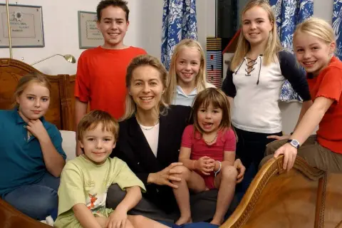 Ile dzieci adoptowanych ma Ursula von der Leyen? Prawda o jej rodzinie
