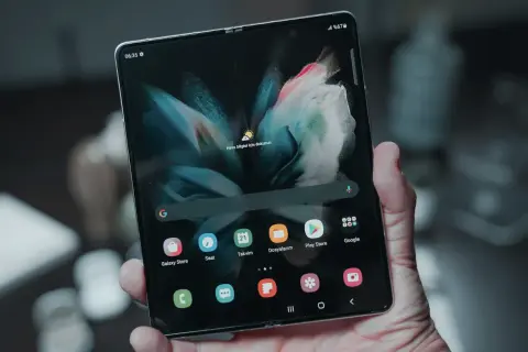 Elastyczne ekrany: smartfon, który zmienia się w tablet i z powrotem