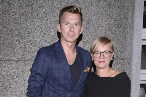 Kim jest żona Karola Okrasy? Ciekawa historia Moniki Okrasa i jej życie