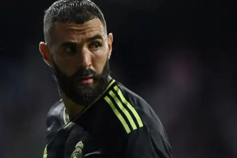Czy Karim Benzema ma żonę? Oto zaskakujące szczegóły o jego życiu