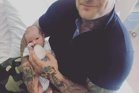 Czy Popek ma dzieci? Sprawdź, co wiadomo o rodzinie kontrowersyjnego artysty