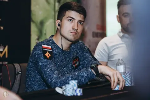 Pokerowe gwiazdy Polski: Kto zarabia miliony przy stołach?