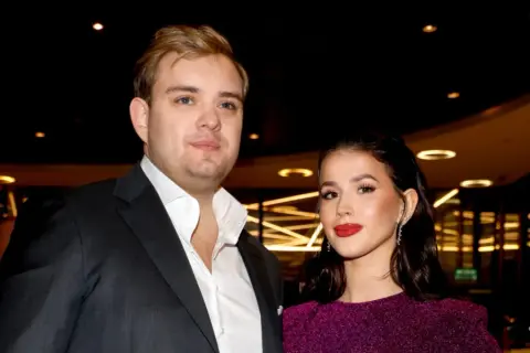 Kim naprawdę jest Kevin Mglej: prawnik, muzyk i przedsiębiorca