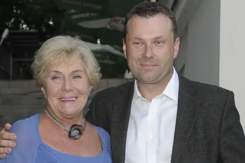 Kim jest syn Teresy Lipowskiej: od bankowca do pilota odrzutowców