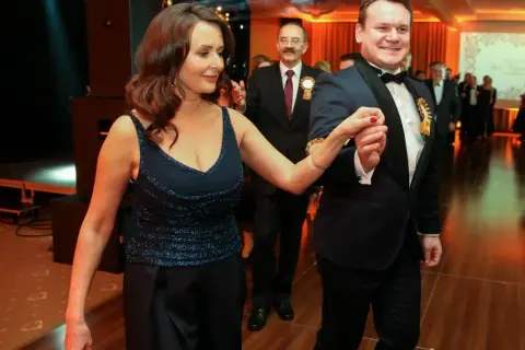 Czy Dominik Tarczyński ma żonę? Prawda o jego życiu prywatnym