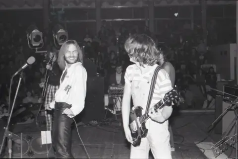 Legendarni rockmani Argentyny: historia muzyki rockowej z Buenos Aires