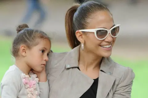 Jennifer Lopez z córką, Emme. To pokazuje, czy J.Lo ma dzieci.