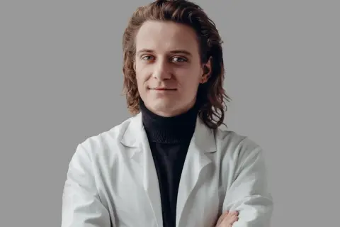 Adam Mirek na TikToku: kim jest i jak zachwyca swoją społeczność?