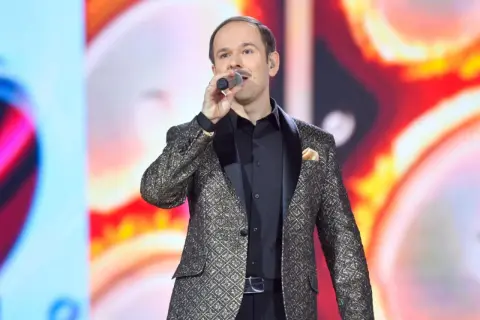Ile lat ma Sławomir? Zaskakująca prawda o jego wieku i karierze!
