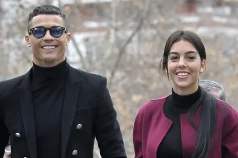 Czy Cristiano Ronaldo ma żonę? Prawda o jego związku z Georginą Rodriguez