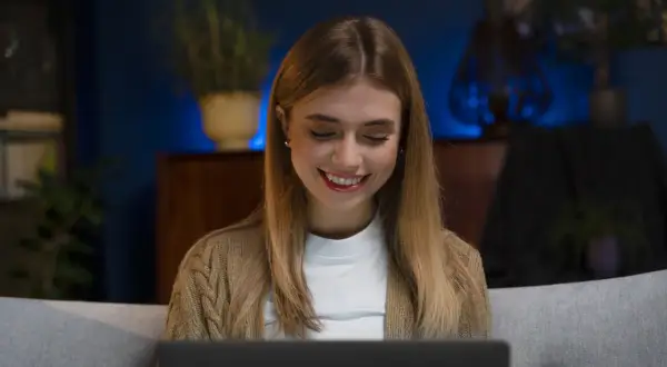 Platforma online, która nie gra według starych zasad — i właśnie dlatego przyciąga uwagę polskich graczy