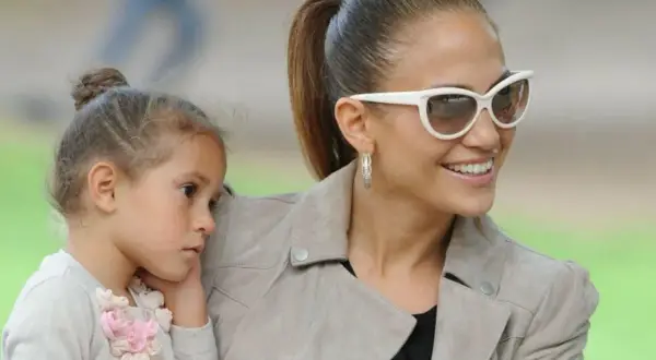 Jennifer Lopez z córką, Emme. To pokazuje, czy J.Lo ma dzieci.
