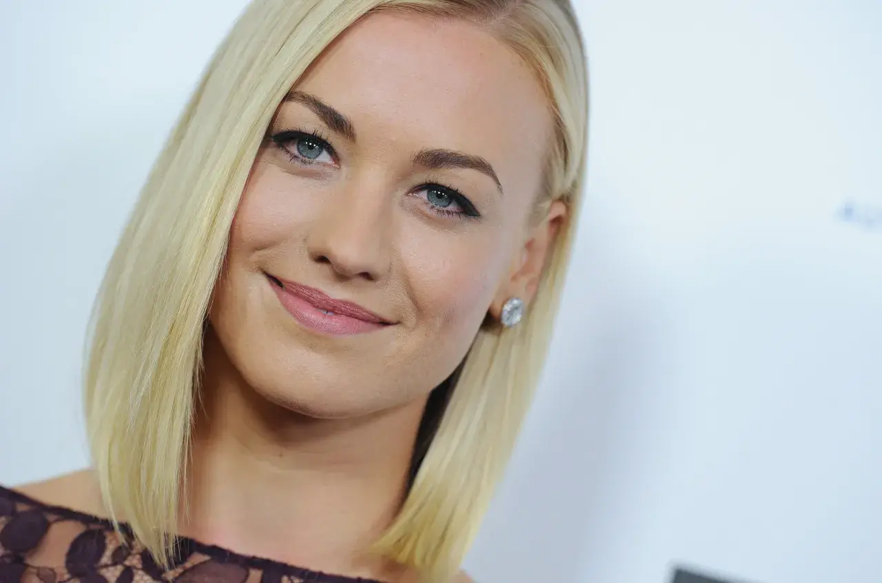 Blondynka z błękitnymi oczami, być może to ona opowie prawdziwą historię emigracji rodziców polskiego gwiazdora Hollywood.