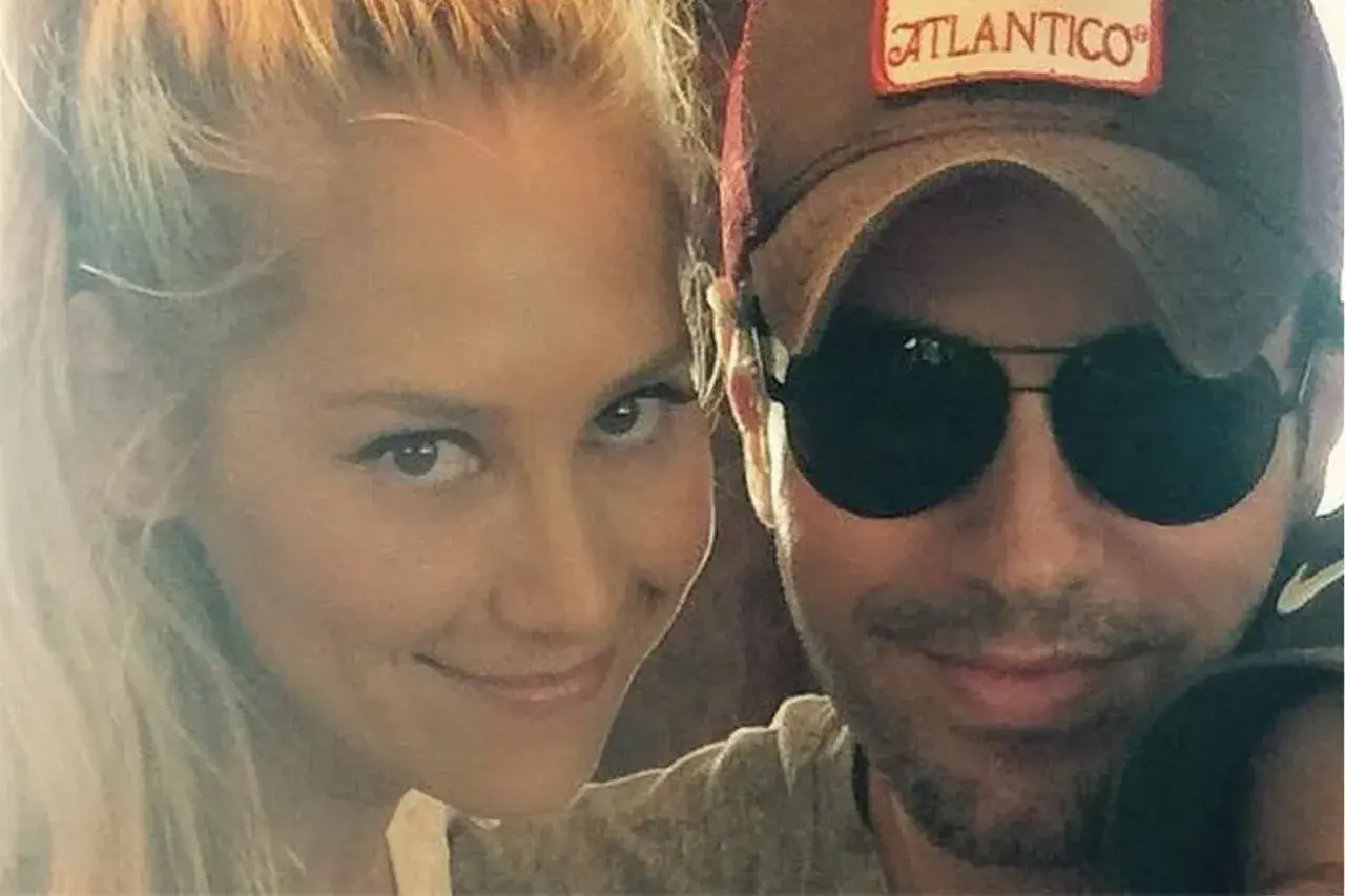Z kim teraz jest Enrique Iglesias? Poznaj jego związek z Anną Kurnikową