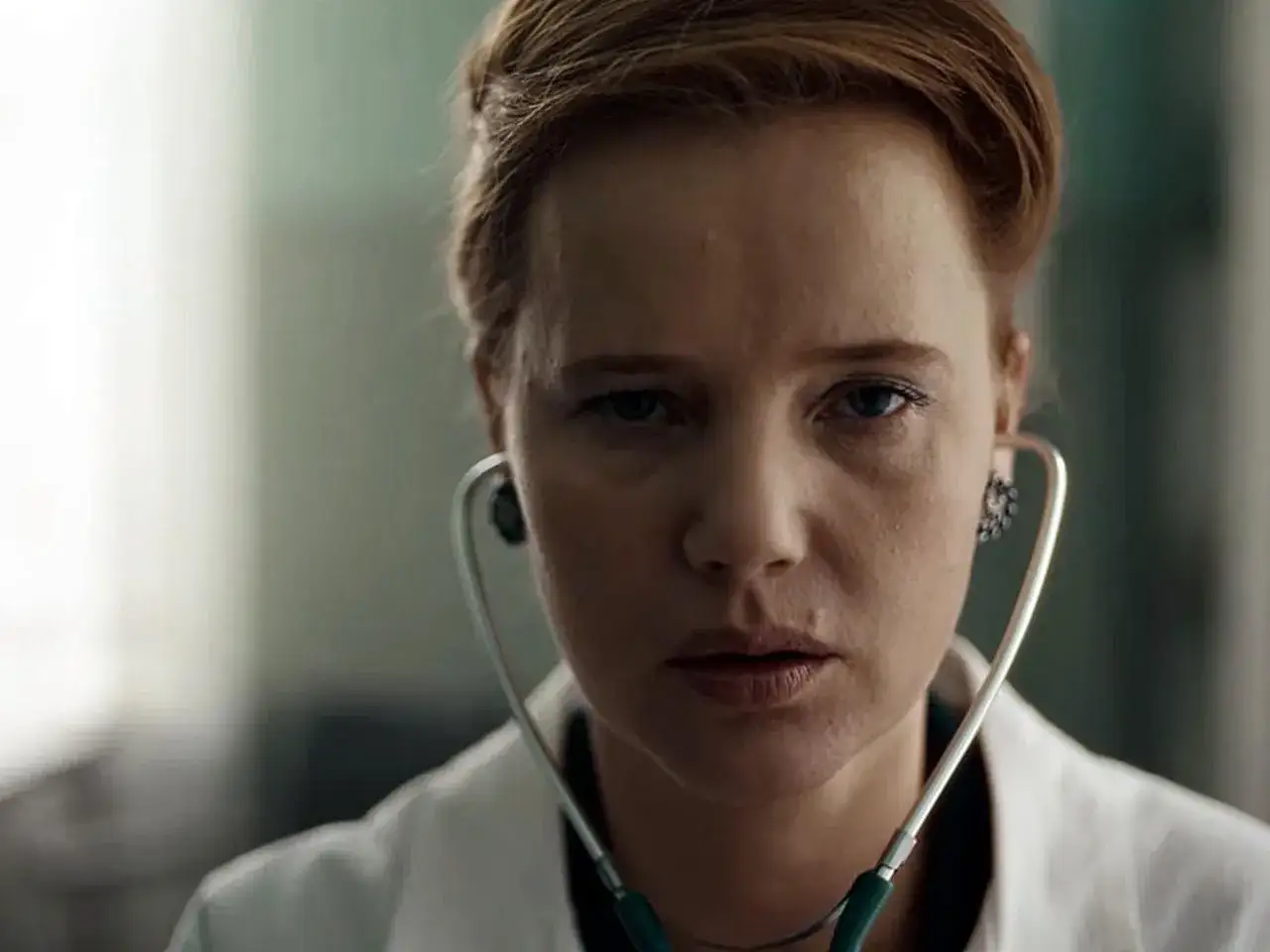 Katarzyna Herman, która polska aktorka dostała rolę w wielkiej produkcji Netflixa, jako lekarka z charakterystycznym spojrzeniem.