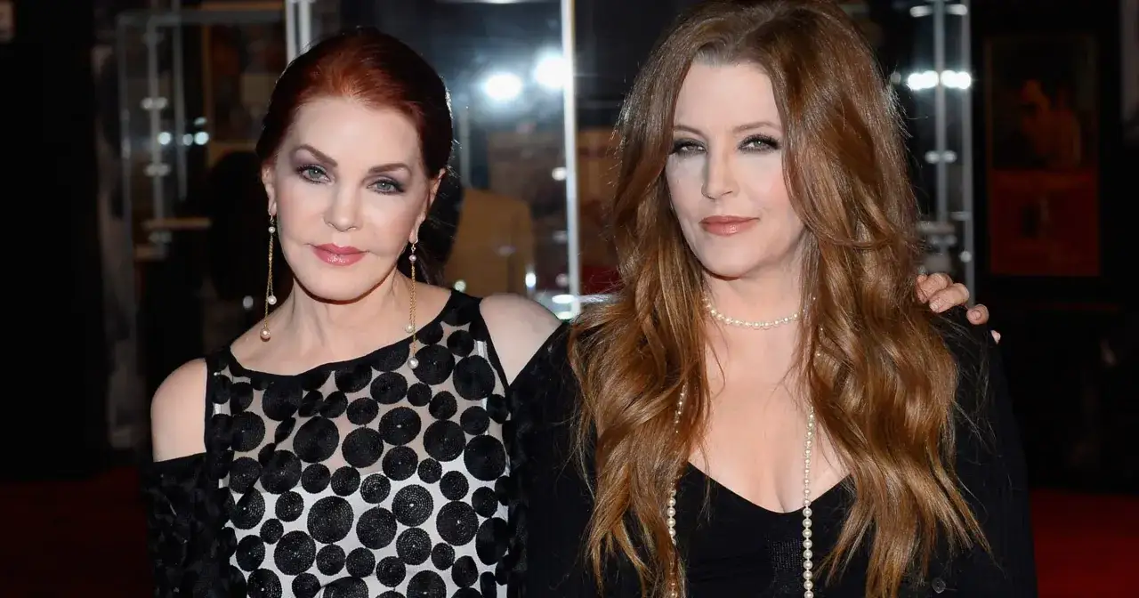 Priscilla Presley i jej córka Lisa Marie. Pytanie, czy żona Elvisa Presleya żyje, jest nieaktualne, bo obie żyją i są na zdjęciu.