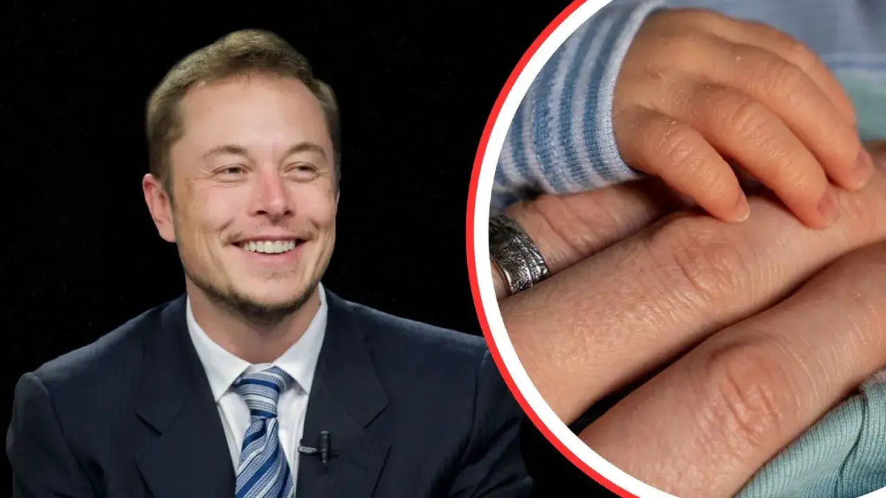 Uśmiechnięty Elon Musk obok dłoni dziecka, symbolizujące jego dzieci.