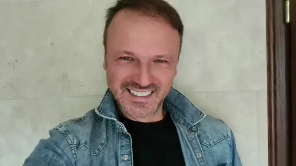 Czy Damian Holecki ma żonę i dzieci? Odkryj jego życie rodzinne