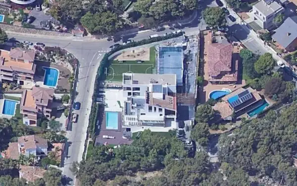 Gdzie mieszka Robert Lewandowski? Odkryj jego życie w Sitges