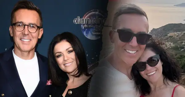 Katarzyna Cichopek i Maciej Kurzajewski uśmiechają się do zdjęcia, raz na tle logo "Tańca z Gwiazdami", a raz na wakacjach z widokiem na morze.
