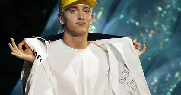 Z kim jest Eminem? Odkryj jego zawirowania w życiu osobistym