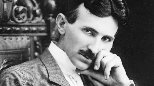 Tesla skąd pochodzi? Odkryj fascynującą historię firmy